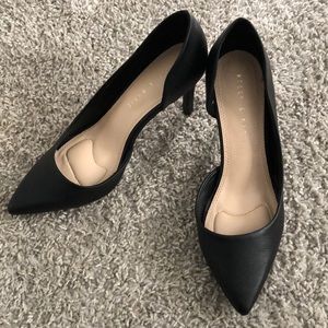 Black pumps never worn
